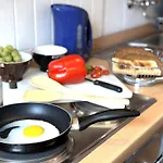 Apartment Ideal42 - Für Zwei - Citynah, Verkehrsgünstig, Supermarkt, Flexibler Check-in Berlin
